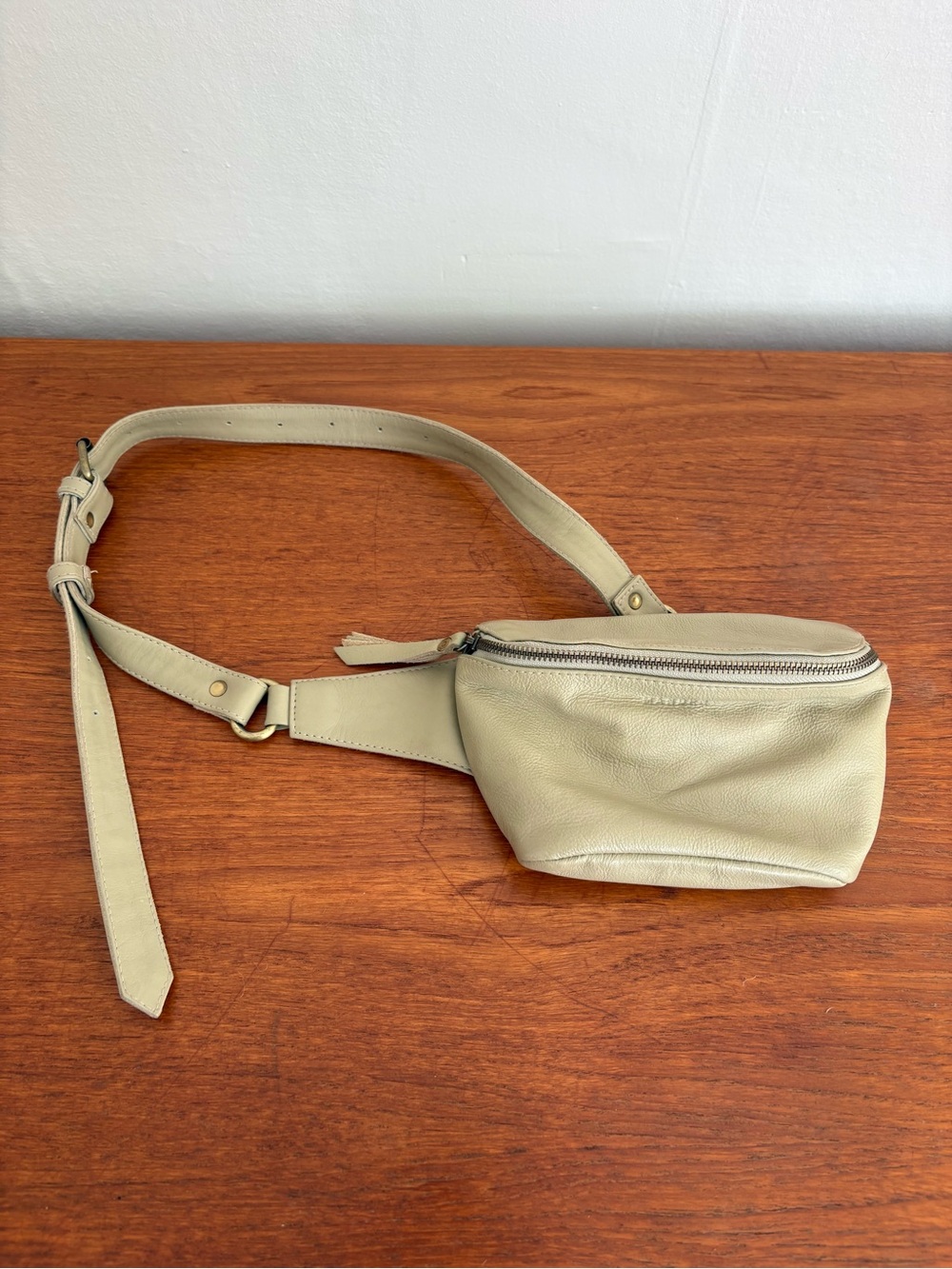 Mandrn Crossbody Bag